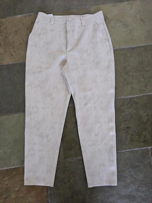 Vanilia faux suede light alpaca beige broek - maat 42, Kleding | Dames, Broeken en Pantalons, Zo goed als nieuw, Maat 42/44 (L)