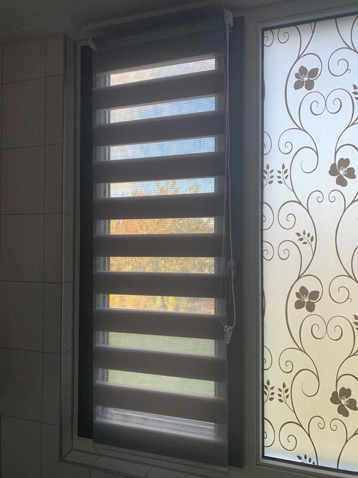 Plissé Rolgordijn Licht/Zilver grijs 2x, Huis en Inrichting, Stoffering | Gordijnen en Lamellen, Zo goed als nieuw, 100 tot 150 cm