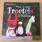 Maak Je Eigen Troetels - Bobby Dazzler - 2011 - naaien, Ophalen of Verzenden, Gelezen, Poppen maken