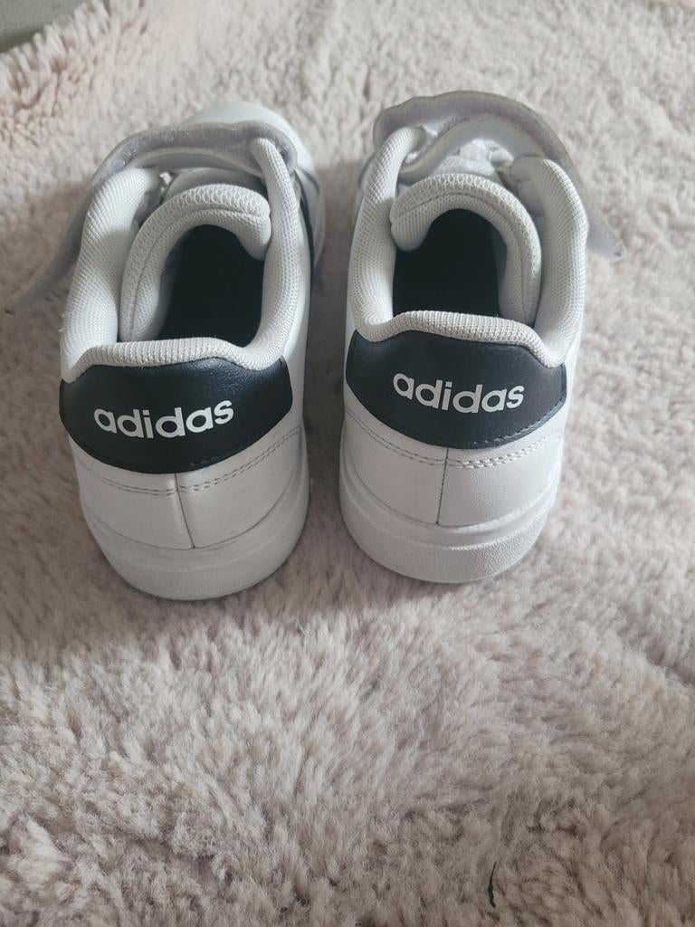 Adidas gympen maat 34 - Wit met zwarte strepen, Kinderen en Baby's, Kinderkleding | Schoenen en Sokken, Adidas, Gebruikt, Ophalen of Verzenden