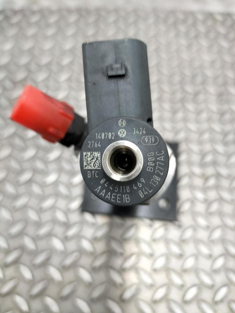 VOLKSWAGEN GOLF BRANDSTOF INJECTOR / VERSTUIVER 04L130277AC, Auto-onderdelen, Ophalen of Verzenden, Gebruikt, Stiba lid