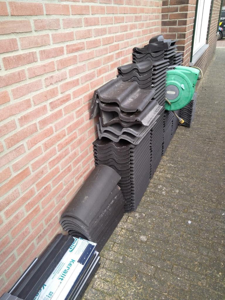 Nieuwe pannen Nelson s 2000, Ophalen, 10 tot 15 m², Steen of Klei, Zwart
