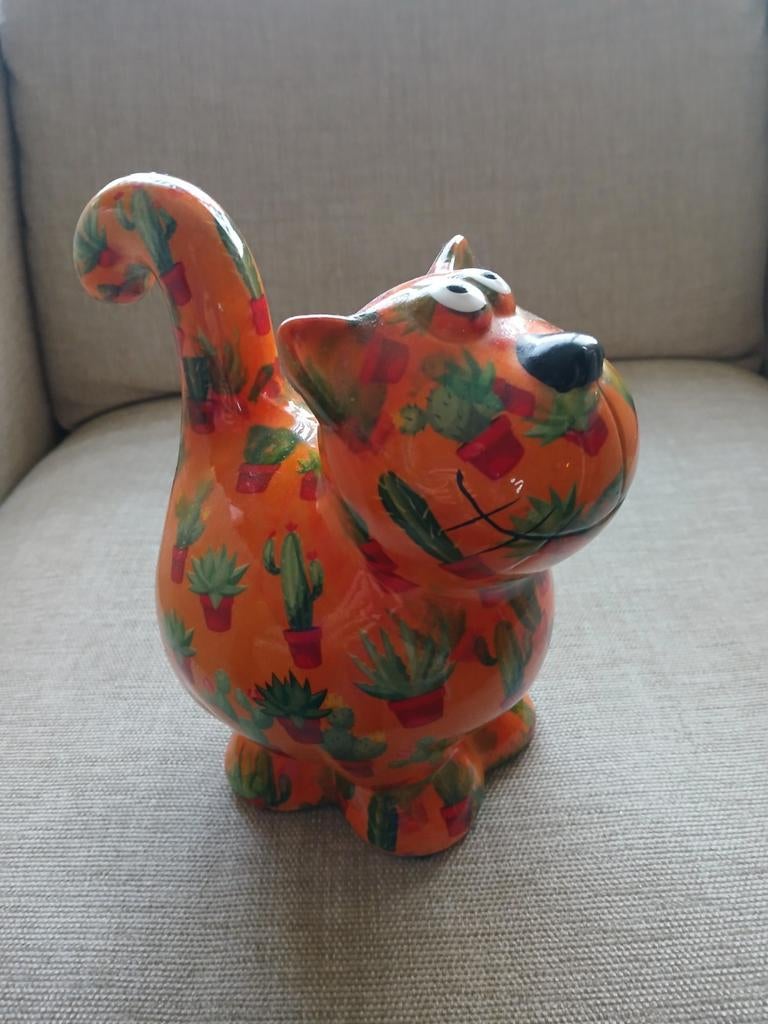 Spaarpot Pomme-pidou Kat / Poes Oranje,Groen., Verzamelen, Spaarpotten, Ophalen of Verzenden, Zo goed als nieuw, Steen, Aardewerk of Keramiek