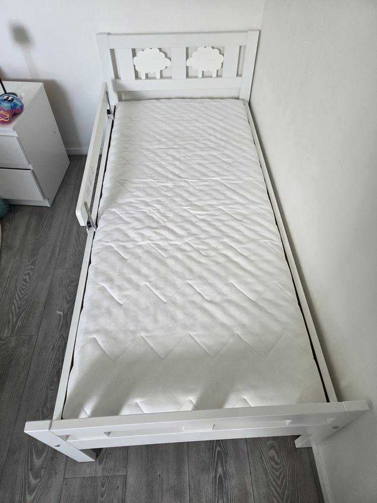 Peuterbed, Kinderen en Baby's, Kinderkamer | Bedden, 70 tot 85 cm, Zo goed als nieuw, Matras, 140 tot 160 cm