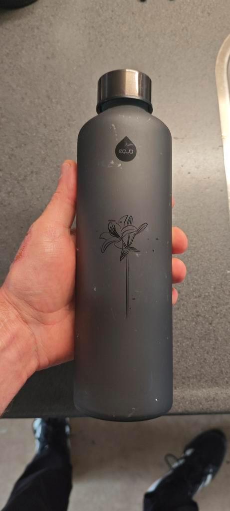 My Equa glazen drinkfles 750 ml Ash, Huis en Inrichting, Keuken | Keukenbenodigdheden, Zo goed als nieuw, Ophalen of Verzenden