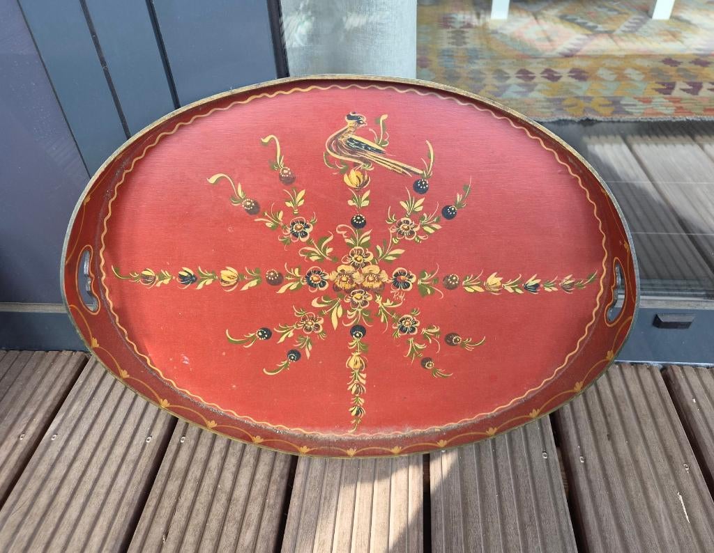 Hindeloopen dienblad en (lectuur)bak, Ophalen