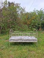 Brocante Frans kinderbedje uit Vichy (reisbedje), Ophalen