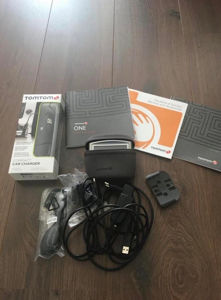 TomTom ONE Navigatiesysteem met accessoires, Ophalen of Verzenden, Gebruikt