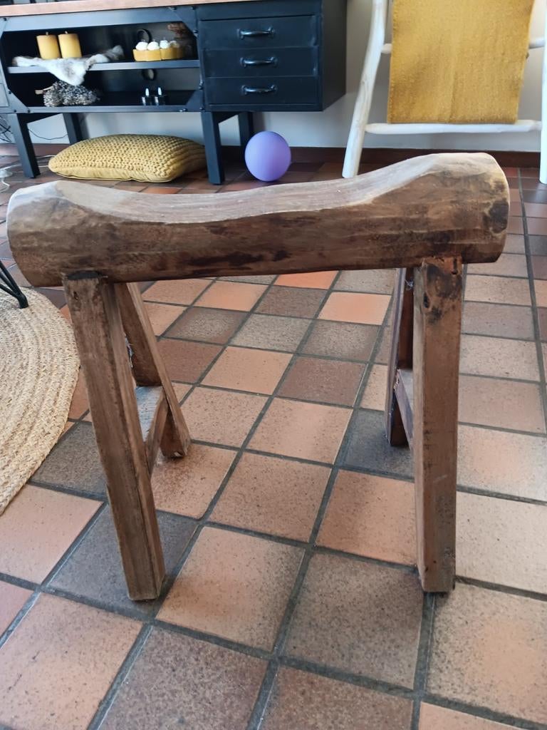 Houten voetenbankje of decoratie, Ophalen