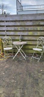 Bistro tuinset: 2 stoelen en tafel, wit metaal/hout, Tuin en Terras, Tuinsets en Loungesets, Gebruikt, Tuinset, Hout, Eettafel