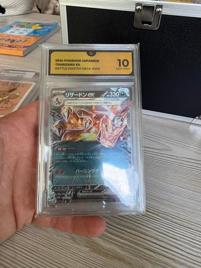 Charizard ex grade 10, Ophalen of Verzenden, Zo goed als nieuw, Meerdere kaarten, Foil