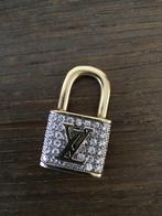 Louis Vuitton gouden slot hanger met steentjes, Sieraden, Tassen en Uiterlijk, Overige merken, Verzenden, Zo goed als nieuw, 1 bedel