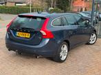 Volvo V60 1.6 T4 Momentum AUTOMAAT NAVI CRUISE APK, Gebruikt, Blauw, Leder en Stof, Origineel Nederlands