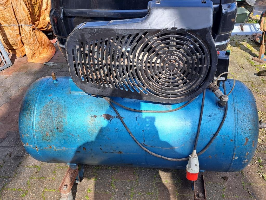 Grote compressor 2 cilinder werkt goed werkt op 400v, 100 liter of meer, Ophalen of Verzenden, Gebruikt