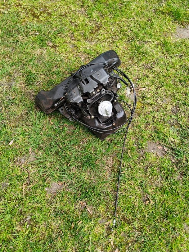 SYM MIO complete benzine tank, Fietsen en Brommers, Brommeronderdelen | Scooters, Ophalen, Gebruikt, Overige typen, Overige merken