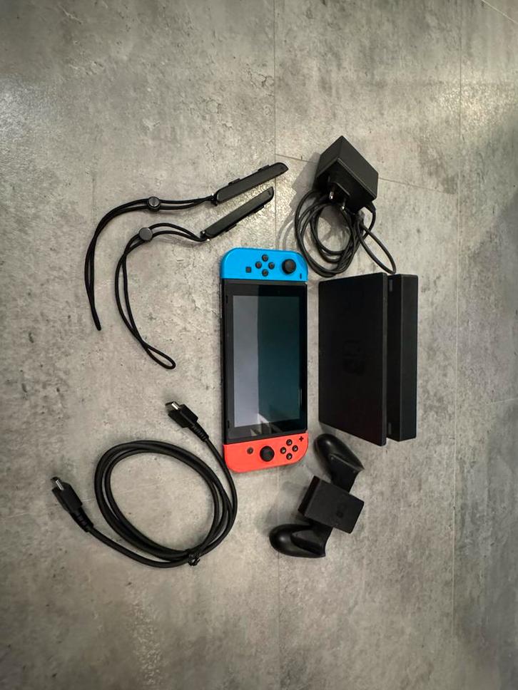 Nintendo Switch 1 met accessoires en 5 spellen, Spelcomputers en Games, Games | Nintendo Switch, Gebruikt, Overige genres, 3 spelers of meer