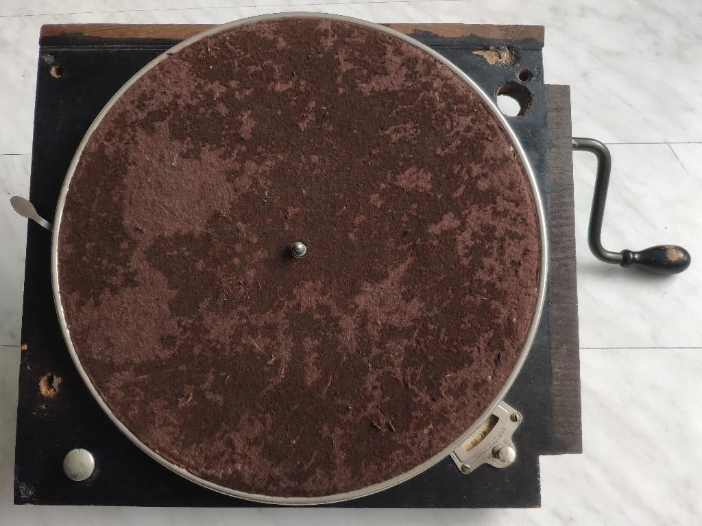 Antiek grammofoon plateau op board met motor, Antiek en Kunst, Antiek | Tv's en Audio, Ophalen