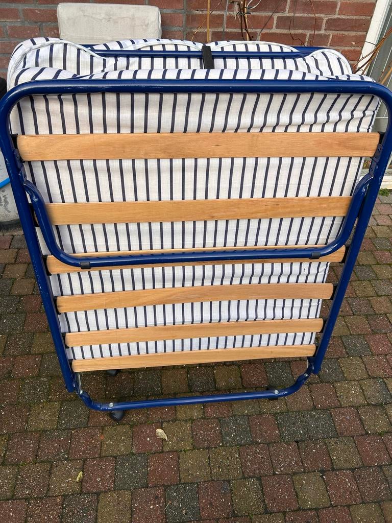 Opklapbed met 2 matrassen, Huis en Inrichting, Slaapkamer | Bedden, Gebruikt, Eenpersoons, 80 cm, 200 cm, Metaal, Overige kleuren