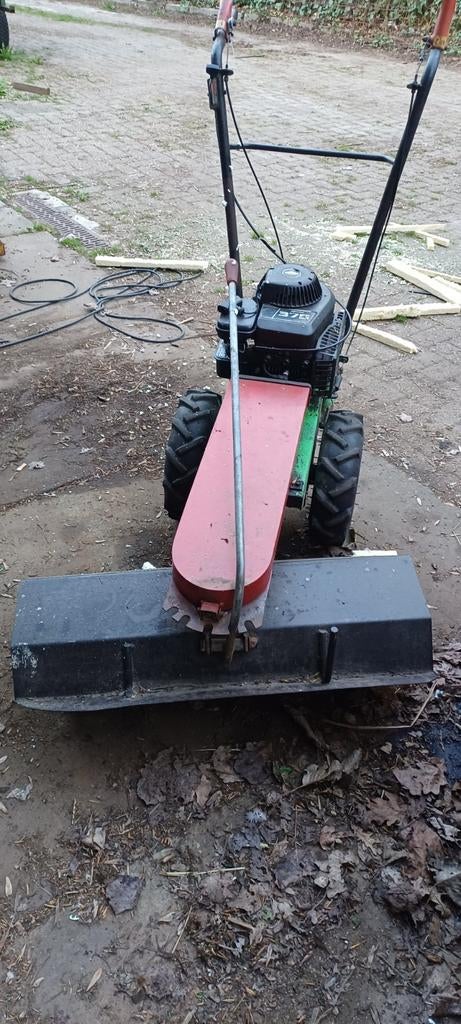 Veegmachine met Briggs & Stratton motor (defect), Ophalen, Gebruikt, Briggs & Stratton