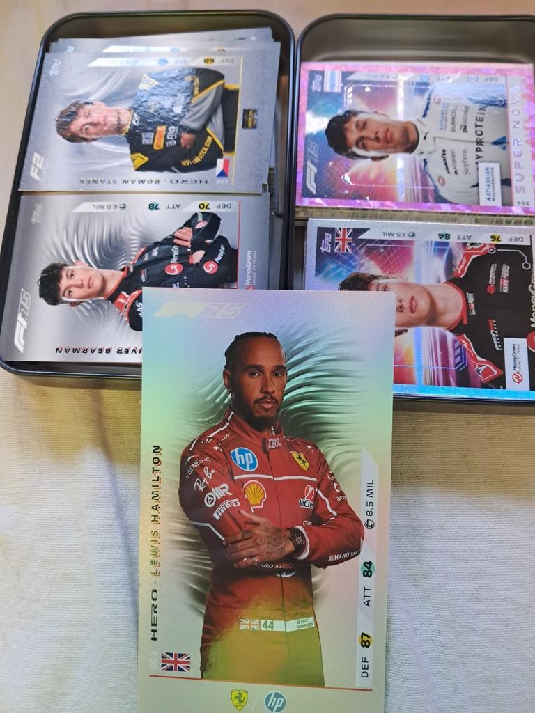 Topps Turbo Attax 2025. Perfecte staat. 2 doosjes vol!, Hobby en Vrije tijd, Stickers en Plaatjes, Ophalen of Verzenden, Zo goed als nieuw