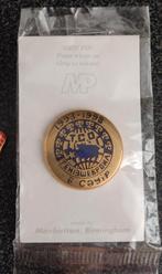 Unieke pin Kazachstan USA Chevron Tengizchevroil hatpin, Ophalen of Verzenden, Nieuw, Merk, Speldje of Pin