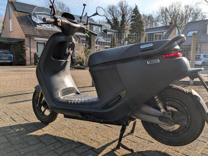 Segway E 125s in zeer goede staat met een nieuwe motor, Fietsen en Brommers, Scooters | SYM, Overige modellen, Elektrisch, Ophalen of Verzenden