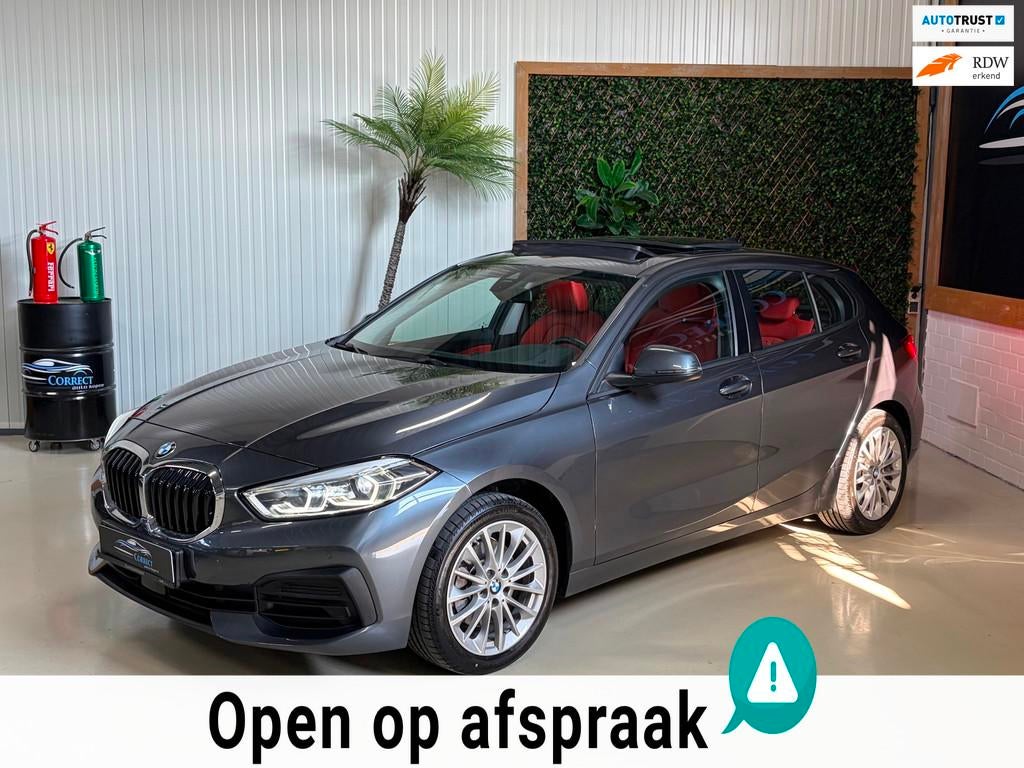 BMW 1-serie 118i High Executive|Pano|Leder|Carplay|, Gebruikt, 1295 kg, Leder, 3 cilinders