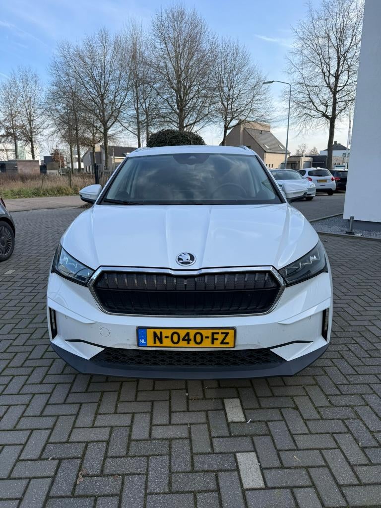 Skoda Enyaq 60 Elektromotor 180pk Wit | nieuwe accucel, Auto's, Skoda, Automaat, 34 min, Achterwielaandrijving, Zwart