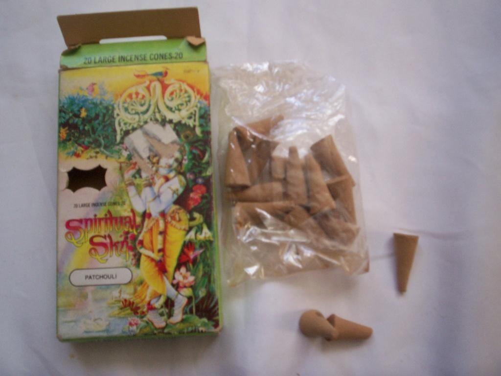 15x Kegel WIEROOK wierook-pion Patchouli Spiritual Sky Pylon, Ophalen of Verzenden, Zo goed als nieuw