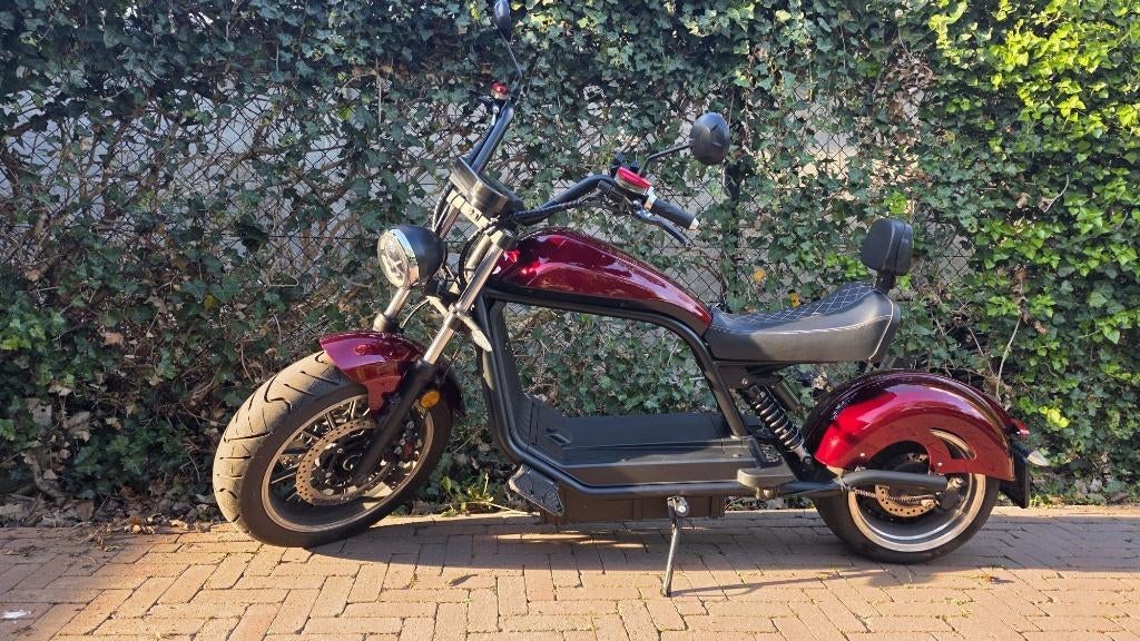 Luqi HL6.0 Cherry Red elektrische brommer met slot en helm, Ophalen, Maximaal 45 km/u, Elektrisch, Zo goed als nieuw