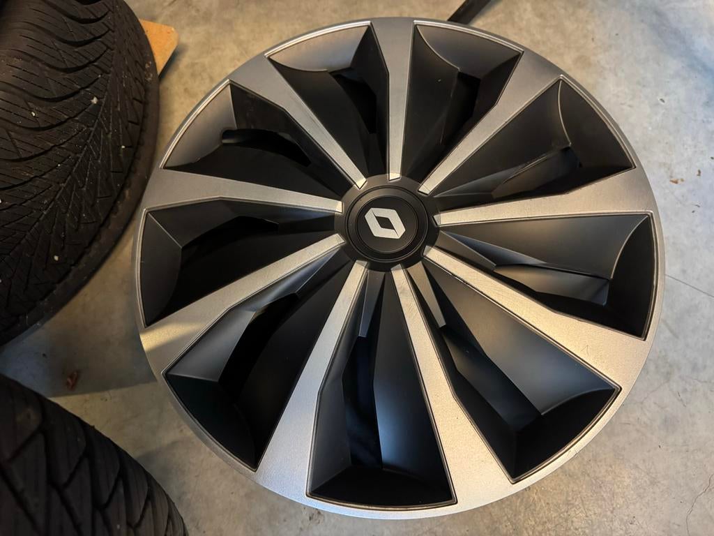All season banden op velg met Renault wieldoppen 205/55R16, Ophalen, Gebruikt
