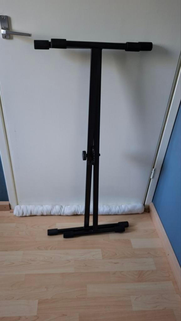 Keyboard standaard - Stevig en verstelbaar, Muziek en Instrumenten, Standaards, Ophalen, Zo goed als nieuw, Instrumentstandaard