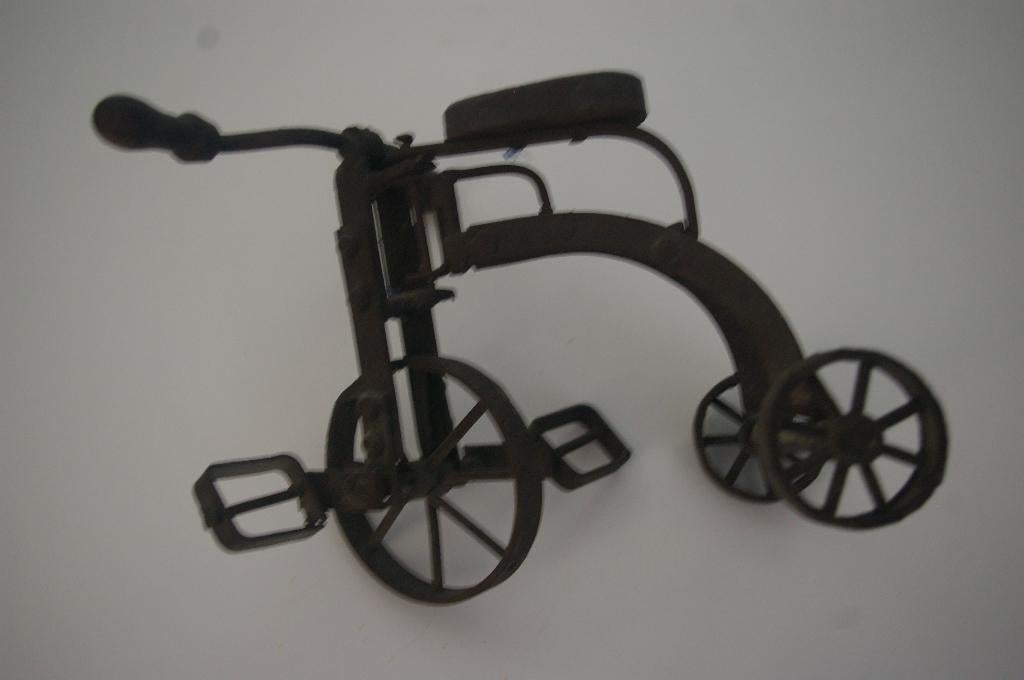 Metalen fietsje voor pop., Verzamelen, Poppen, Ophalen of Verzenden, Overige typen