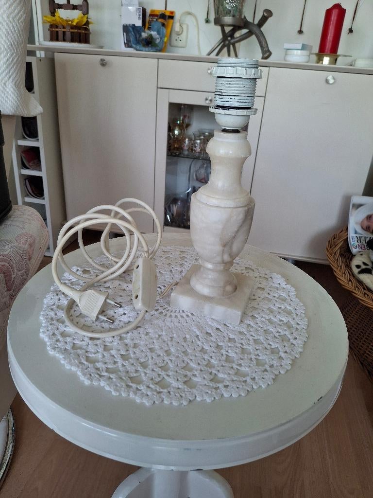 2 witte lampjes 28 cm. hoog, Ophalen of Verzenden, Zo goed als nieuw, Overige materialen, Minder dan 50 cm