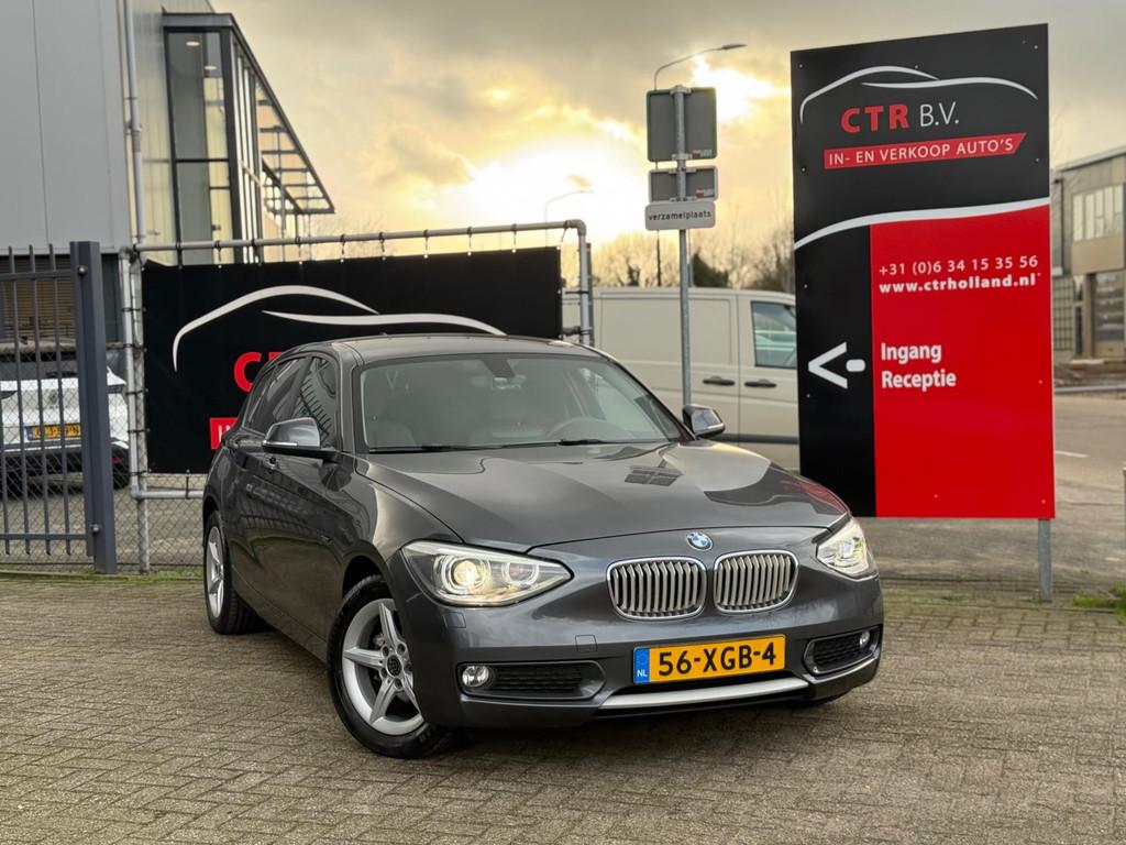 BMW 1-serie 116i Urban-Line 5D (bj 2012) NAVI|XENON|HALF-LEE, Auto's, BMW, 1-Serie, Euro 5, Gebruikt, Zwart