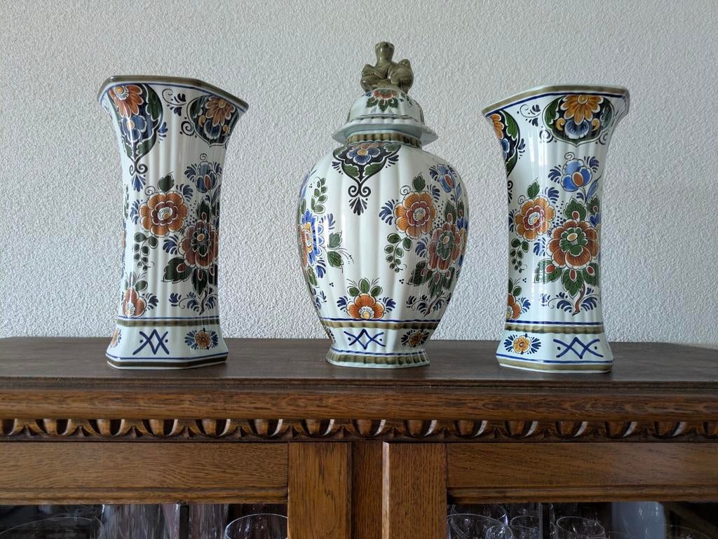 Delft Polychroom kaststel en wandbord - Handwerk Holland, Antiek en Kunst, Antiek | Vazen, Ophalen