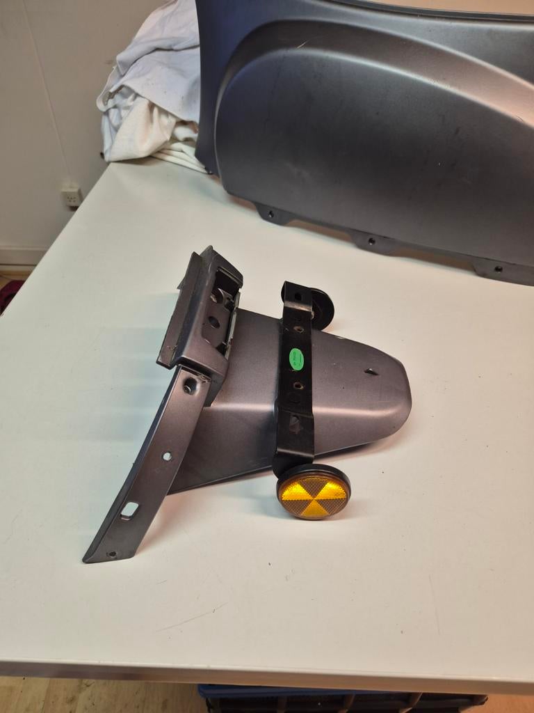 Achterspatbord spoiler kenteken drager - Agm vx50, la souris, Ophalen of Verzenden, Gebruikt, Kap