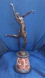 Bronzen beeld danseres Bruno Zach, Ophalen