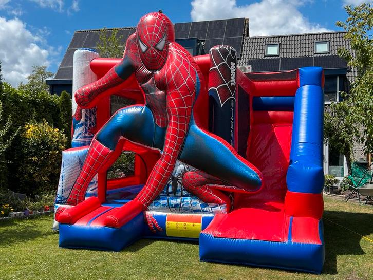 Spider-Man springkussen met glijbaan - Zo goed als nieuw, Kinderen en Baby's, Speelgoed | Buiten | Springkussens, Zo goed als nieuw