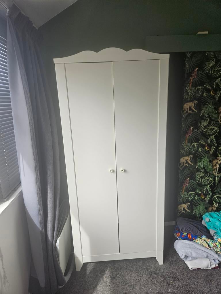 Witte kinderkledingkast met roede en planken, Ophalen, Gebruikt, Kast, 50 tot 70 cm