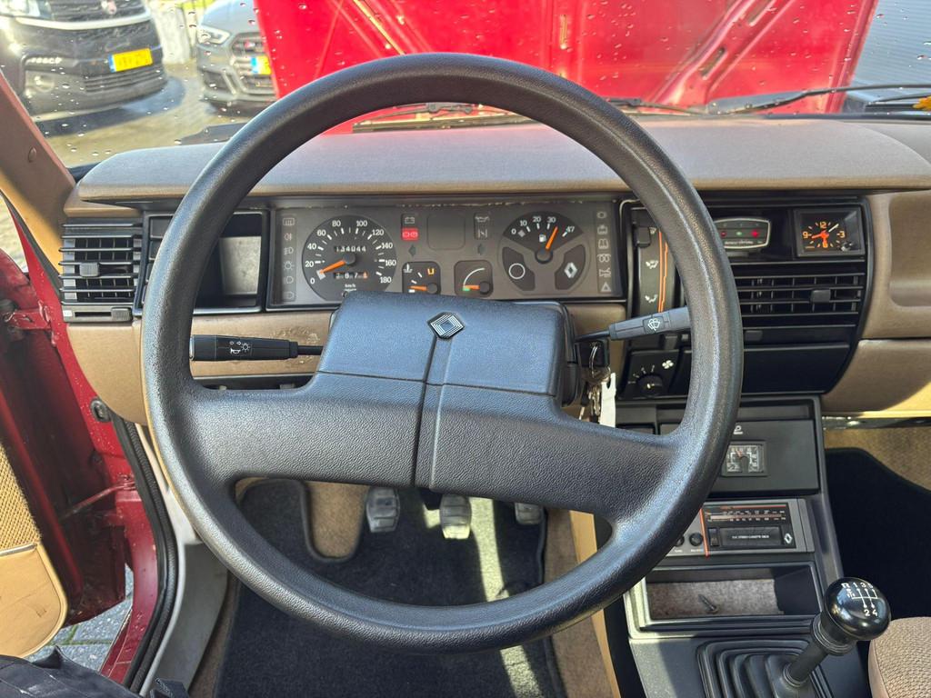 Renault 11 Renault 11 B/C 37 3 deurs hatchback UNIEKE KILOME, Auto's, Oldtimers, Voorwielaandrijving, Stof, Origineel Nederlands