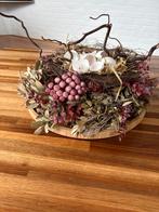 Mooie krans met paas decoratie op houten schaal., Diversen, Pasen, Ophalen of Verzenden, Zo goed als nieuw