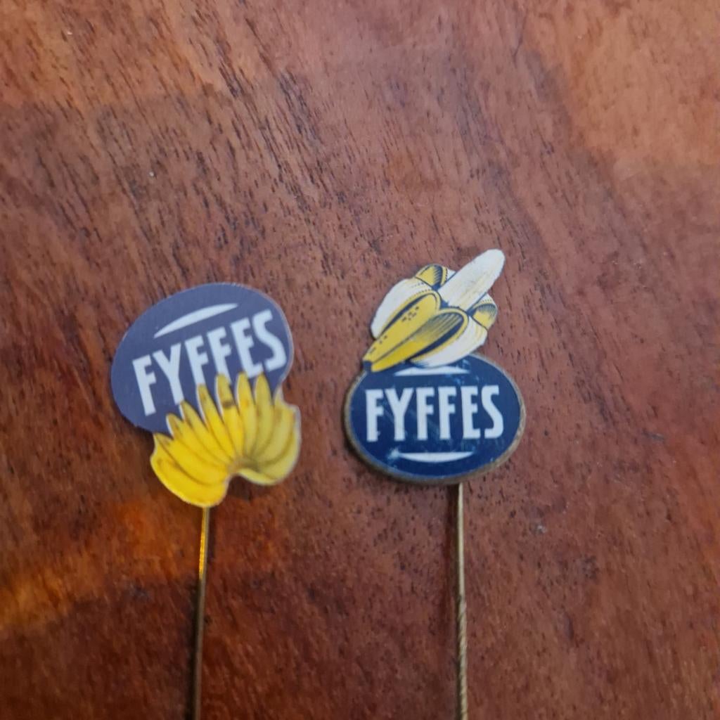 SPELDJE Fyffes 2x, Verzamelen, Speldjes, Pins en Buttons, Ophalen of Verzenden, Zo goed als nieuw, Merk