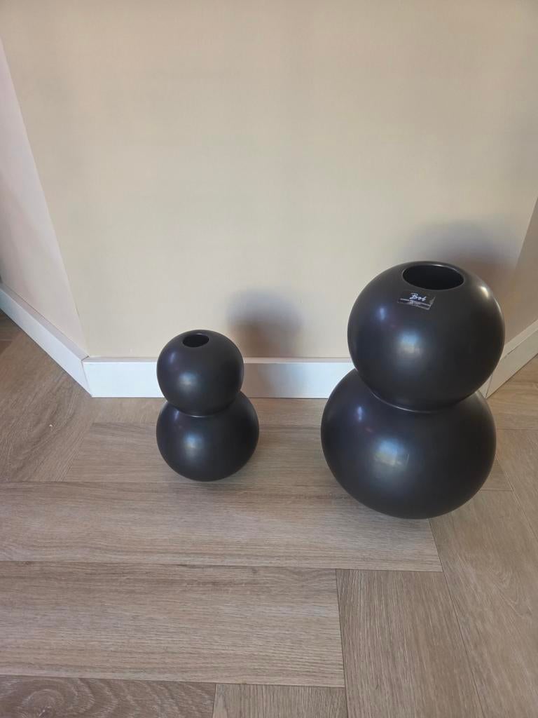 Set van 2 zwarte vazen van BOB, Huis en Inrichting, Woonaccessoires | Vazen, Ophalen of Verzenden, Gebruikt, Zwart, Minder dan 50 cm
