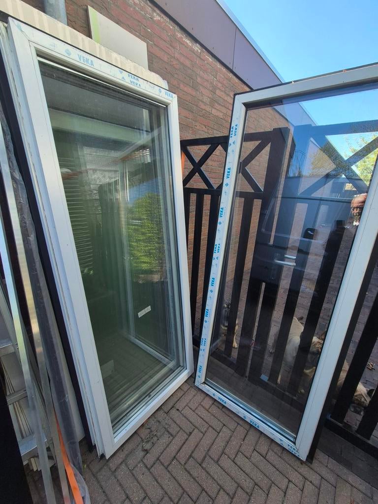 Vier nieuwe kunstof kozijnen, Doe-het-zelf en Verbouw, Kozijnen en Schuifpuien, Raamkozijn, Nieuw, Hout, Ophalen