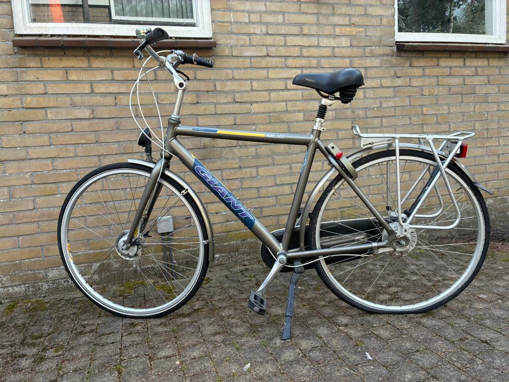 Giant herenfiets (grijs), Ophalen, Gebruikt, Versnellingen, Giant