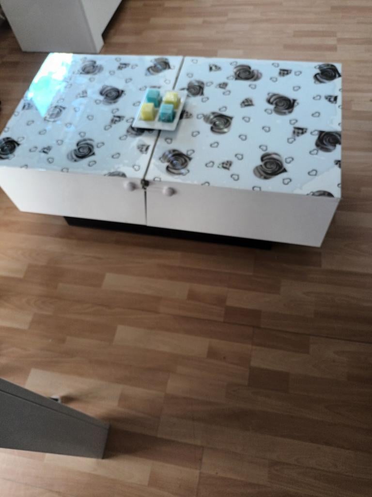 Salontafel wit met 2 deurtjes, Huis en Inrichting, Tafels | Salontafels, Ophalen, 50 tot 100 cm, Zo goed als nieuw, Minder dan 50 cm