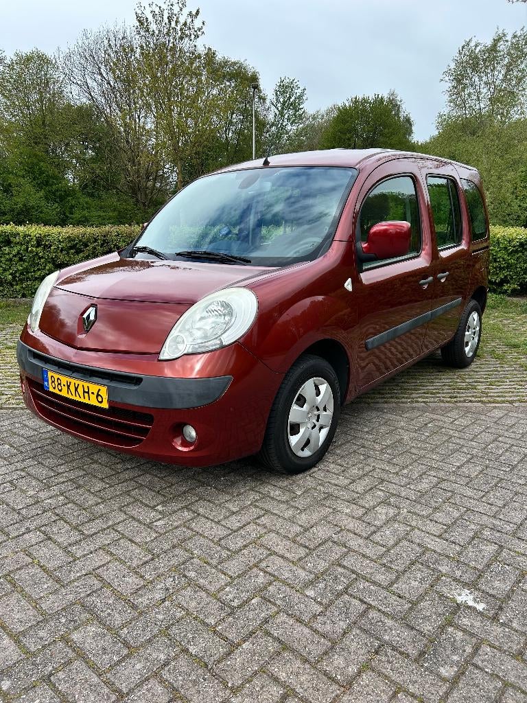 Renault Kangoo 1.6 16V 78KW Family 2010 Rood, Auto's, 4 cilinders, Origineel Nederlands, 75 €/maand, Handgeschakeld