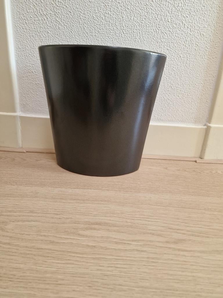 Prachtige grote zware zwarte bloemenvaas, Huis en Inrichting, Ophalen of Verzenden, Zo goed als nieuw, Zwart
