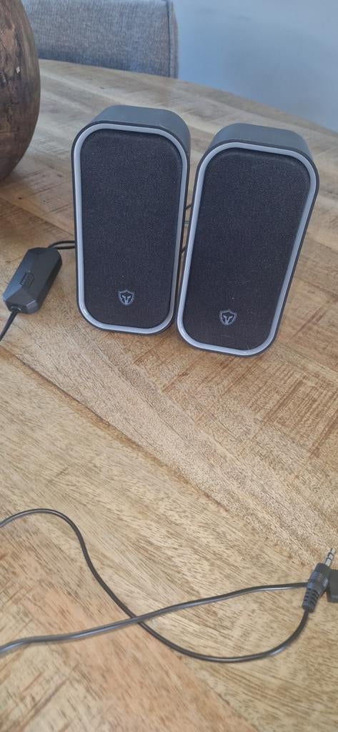 Gaming speakers met RGB verlichting - Zo goed als nieuw, Ophalen of Verzenden, Zo goed als nieuw, Audiokanaal 2